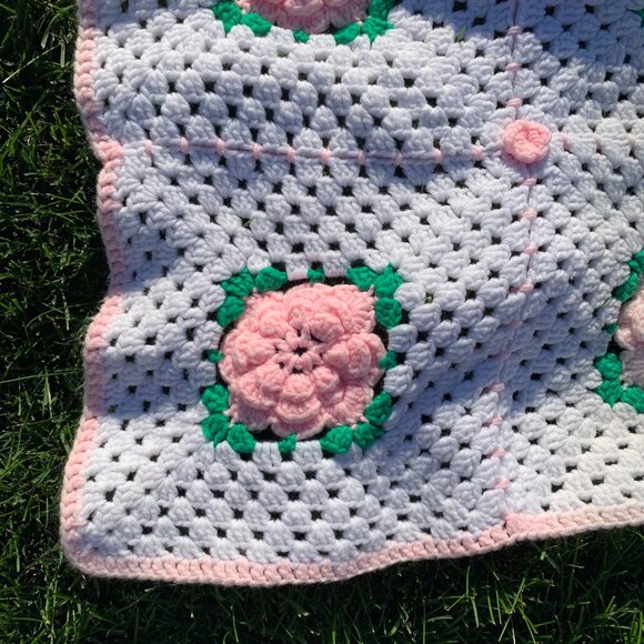 Vintage Afghan Crochet Hand Knit Baby Blanket 3D Pink Roses Granny Squares Throw - Picture 3 of 10